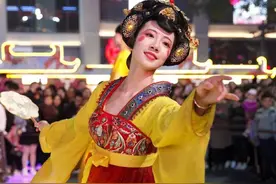 担心的还是发生了！20岁女孩体验网红“不倒翁”造成腰椎骨折图片