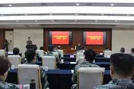 重庆市渝中区人武部 军事日开展国防教育专题授课图片