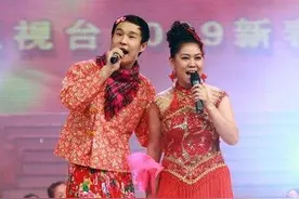 郑凯哭了!跨界歌王小沈阳《依兰爱情故事》送给沈春阳，感动全场图片