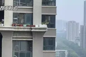 太不拿人命当回事了！郑州29楼摆一排“炸弹”！谁家的快认领图片