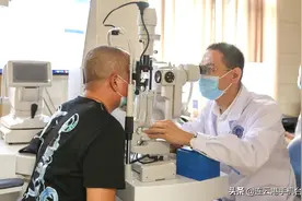 近视2000度 四分钟重获光明图片