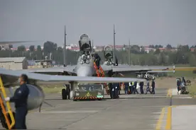 歼16亮相俄军事比赛，美媒高度评价：歼16雷达超越俄本国“侧卫”图片