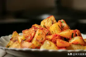 土豆别切丝了，切大块加2个鸡蛋，外焦里嫩，做法简单又美味图片