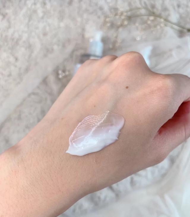 蓝色瓶身带香水味的身体乳
