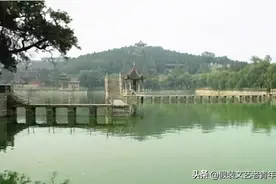 辉县这座山仅高百米，阴阳家称其藏龙卧虎，乃风水宝地图片