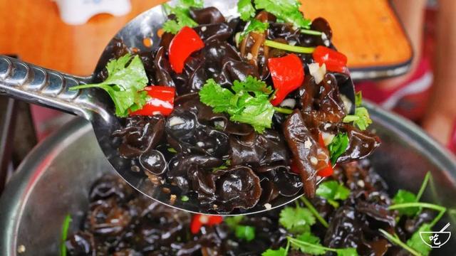 「十堰美食」没环境、没座位、只卖5道菜的店,一火就是18年...
