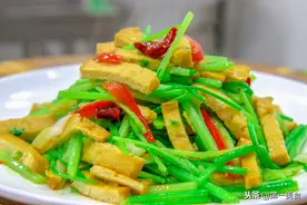 第一美食：芹菜炒豆腐干，厨师长教你一个家常做法，没有肉也香图片