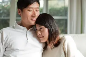 26岁男士自述：3年前娶大16岁的老婆，现在太黏人，每天想后悔图片