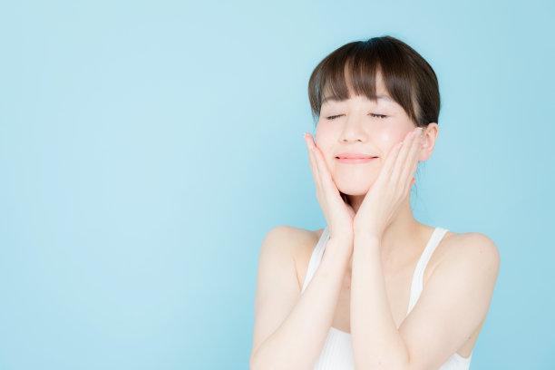 鐞︾帒锛氭皑鍩洪吀鏃╂櫄娲楅潰濂讹紵鍒浣犵毊鑲や激瀹冲浜庢礂鑴革紝瑕佷拱瀵逛笉涔拌吹