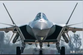 歼20曝光独门绝技，隐身和非隐身随心所欲，一秒钟自由切换图片