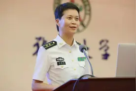 韦慧晓：放弃华为百万年薪，34岁参军入伍，后成海军首位女舰长图片