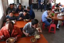 中国人在非洲打工有多吃香，工资真的是国内的几倍吗图片