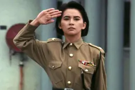 1989年，胡慧中从3楼被炸下烧成"火人"后，从此踏上"放纵"不归路图片