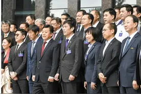 专业人做专业事，足协内部结构设置16部，每个部门设6个职务图片