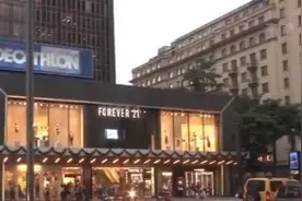 边购物边担心 疫情下的巴西年终消费季让人忧心忡忡图片