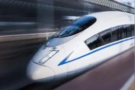郑州东站临时开通两趟专列 送2400余名乘客中转换乘图片