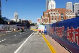 天津地铁4号线施工 营口道部分路段倒幅通行图片