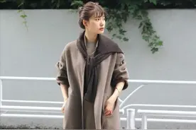 “大衣+微喇裤”也太好穿了！特别是小个子女生，上身增高又显瘦图片