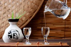 白酒、红酒和啤酒，喝什么酒才对身体好？答案让你意想不到图片