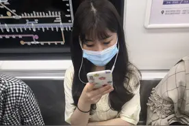 成都地铁上的小姐姐们（续）图片