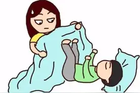 孩子睡觉总踢被子是怕热？育儿专家：没那么简单，4点对策需记牢图片