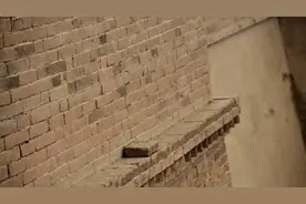 嘉峪关城墙上，为什么多出一块砖？至今无一人敢动图片