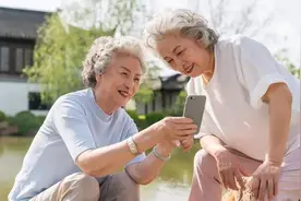 55岁阿姨倾诉：和亲姐姐抱团养老，三年后散伙，亲情也反目成仇图片