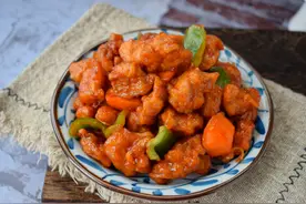 酸酸甜甜的糖醋鸡块，成本不到10块钱，大人小孩都喜欢吃图片