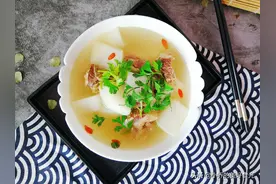 “补冬不如补霜降”，我用“2宝”炖锅汤，热乎乎下肚手脚都暖透图片