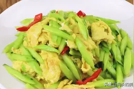夏天要多吃黄瓜，清爽不油腻，营养又美味，老人小孩都适合图片