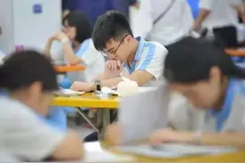 女生靠关系进重点高中，高考仅206分：强行进学霸圈，不一定好图片