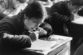 77年恢复高考北大录取的001号学生去哪了？平淡人生没有移民图片