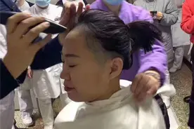还记得那个出征时剪发的护士吗？如今她的头发长出来了图片