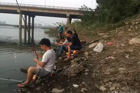 钓鱼逐渐年轻化，背后原因令人深思，我们不是逃避只是需要减压图片