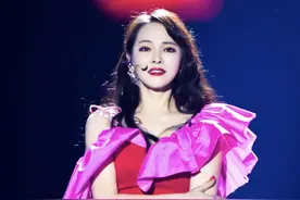 张雨绮伊能静黄圣依等穿露脐装热舞 30+姐姐秀蛮腰曲线超绝图片