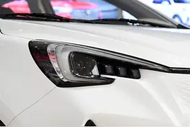 比宏光MINI更适合代步，奔奔E-star能坐五人，续航301km，3.98万图片