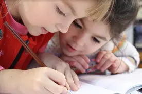孩子问“我可以不上学吗？”四位妈妈的回答各有缺陷，影响娃未来图片