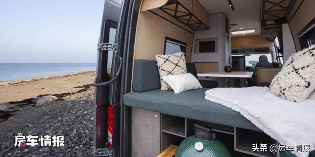 德国MAN轻客变身房车,2.0T+8AT有劲,坐在车尾还能随时烧烤野餐