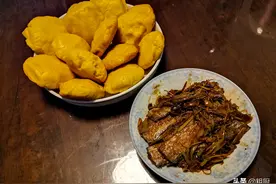 南方人做东北菜是啥样婶的？做一道家常东北“硬菜”，带鱼贴饼子图片