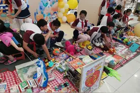 小学生们爱心义卖！“中南美好集市”今日火热开集，明后天可以继续逛集图片