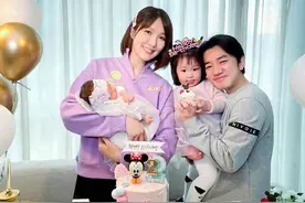 王祖蓝二胎再获千金！宝宝名字也曝光，一家四口嘟嘴亲亲好温馨图片