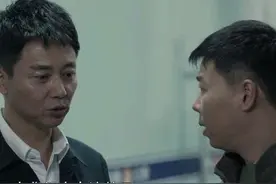 《扫黑风暴》：裴伟因一瓶水暴露，两件事看出他求生欲很强图片