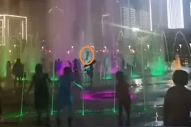 孩子被喷射腾空！开放式喷泉要装“安全阀”图片