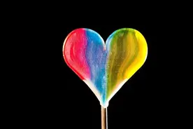 红黄蓝：三原色下的“七宗罪”虐童、猥亵、黑外教、跑路爆雷等图片