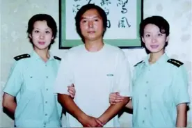 当年在阅兵仪式上“红遍中国”的双胞胎姐妹花，后来怎么样了？图片