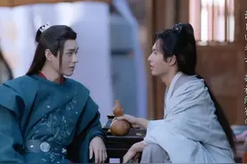 《山河令》名场面打卡 阿絮老温喝酒晒太阳图片