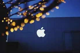 iPhone 12再爆猛料，浴霸四摄变黑下巴五摄，网友：库克良心图片