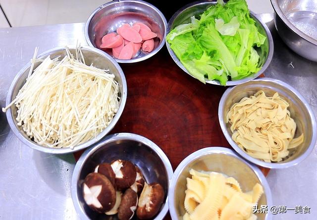 冒菜怎么做才好吃？原来诀窍这么简单，香辣过瘾，做一大锅不够吃