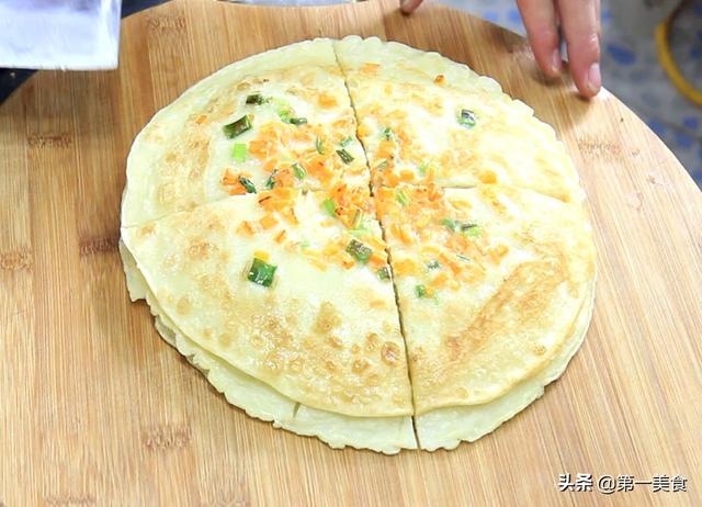 一盆面粉，两个鸡蛋，搅一搅，快速做出鸡蛋煎饼，柔软鲜香