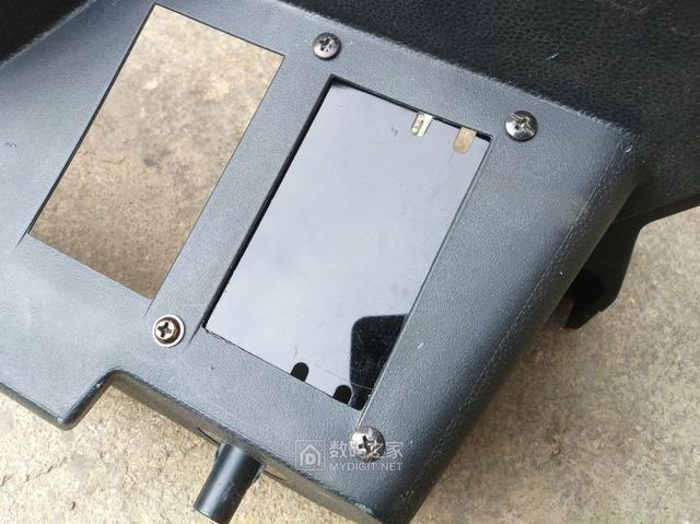 福特嘉年华给后座DIY加装点烟器及USB QC3.0充电接口
